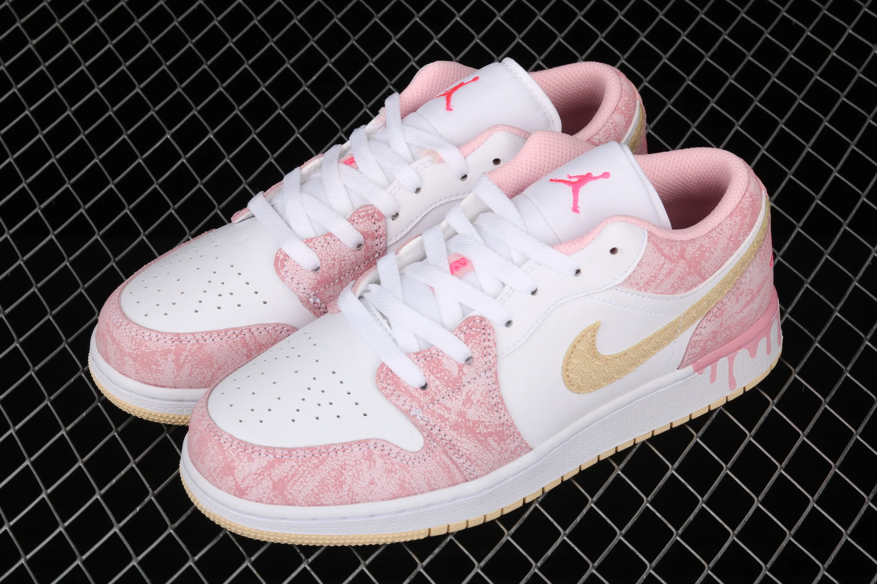 All categories Air Jordan Jordan series basketball shoes Air Jordan 1 Low Different versions Air Jordan 1 Low GS AJ1 Joe 1 low-top ice cream Low-top basketball shoes CW7104-601